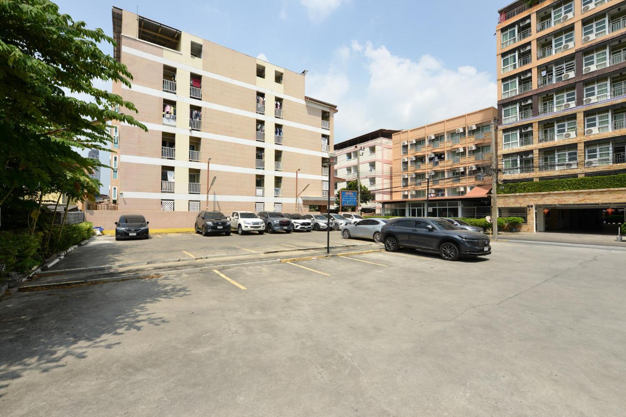 Salin Home Hotel Ramkhamhaeng Banguecoque Exterior foto